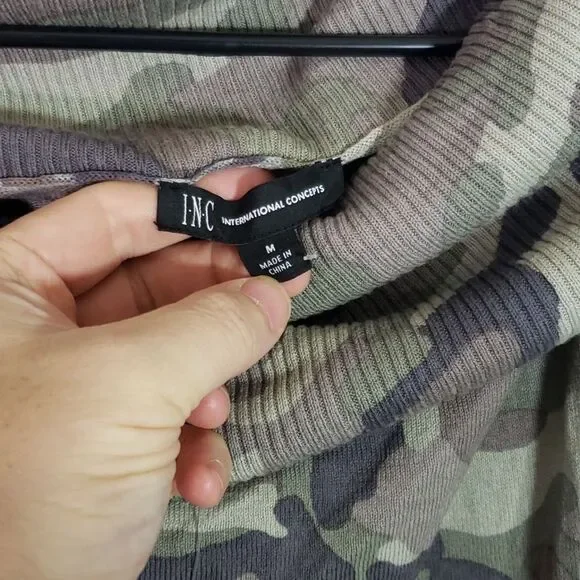 Inc Camo-Print Off-The-Shoulder Cutout Tunic Top Green Size Medium (AI) - Picture 2 of 9